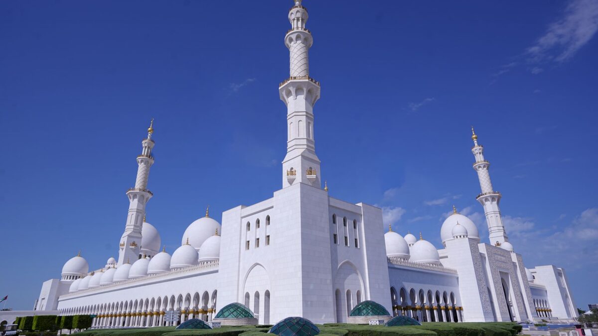 How much does a trip to United Arab Emirates cost?