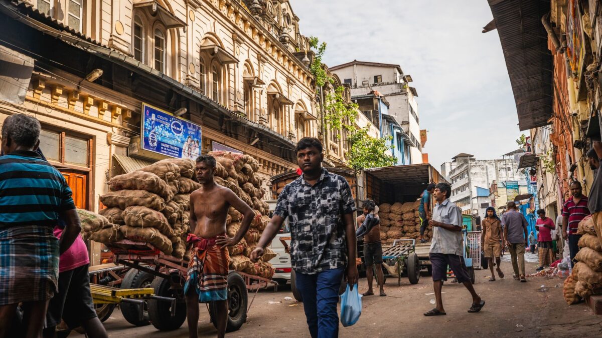 Getting around Colombo: metros, taxis and passes