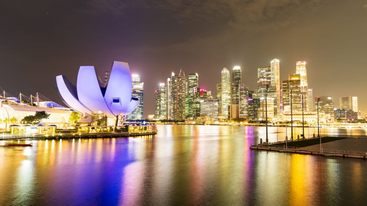 Moving to Singapore: visas, banking and SIM cards
