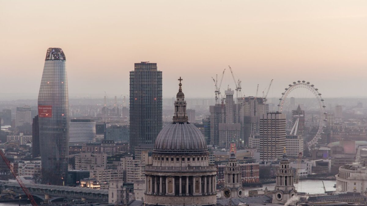 How much does a trip to United Kingdom cost?