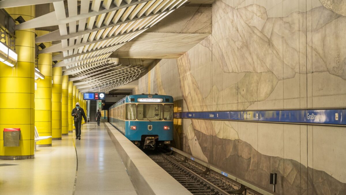 Getting around Santiago: metros, taxis and passes