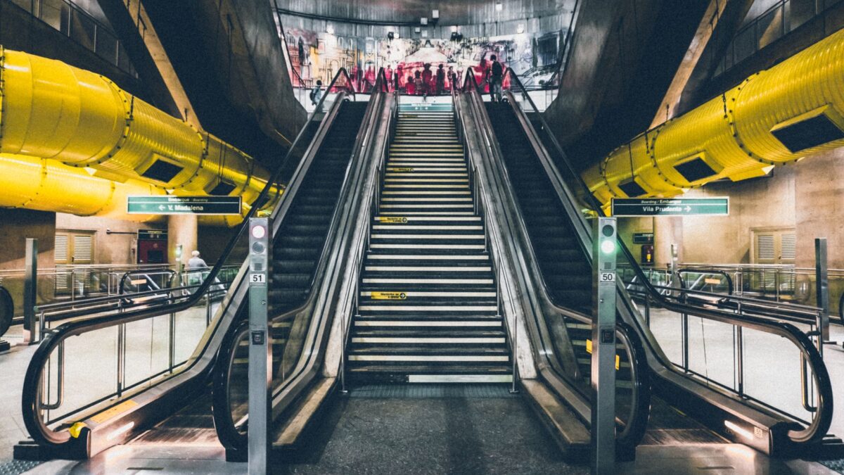Getting around Budapest: metros, taxis and passes